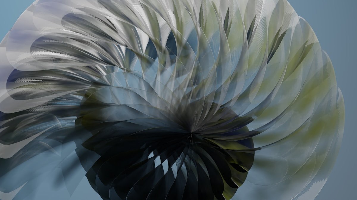 Une grande plume abstraite sur un fond bleu.